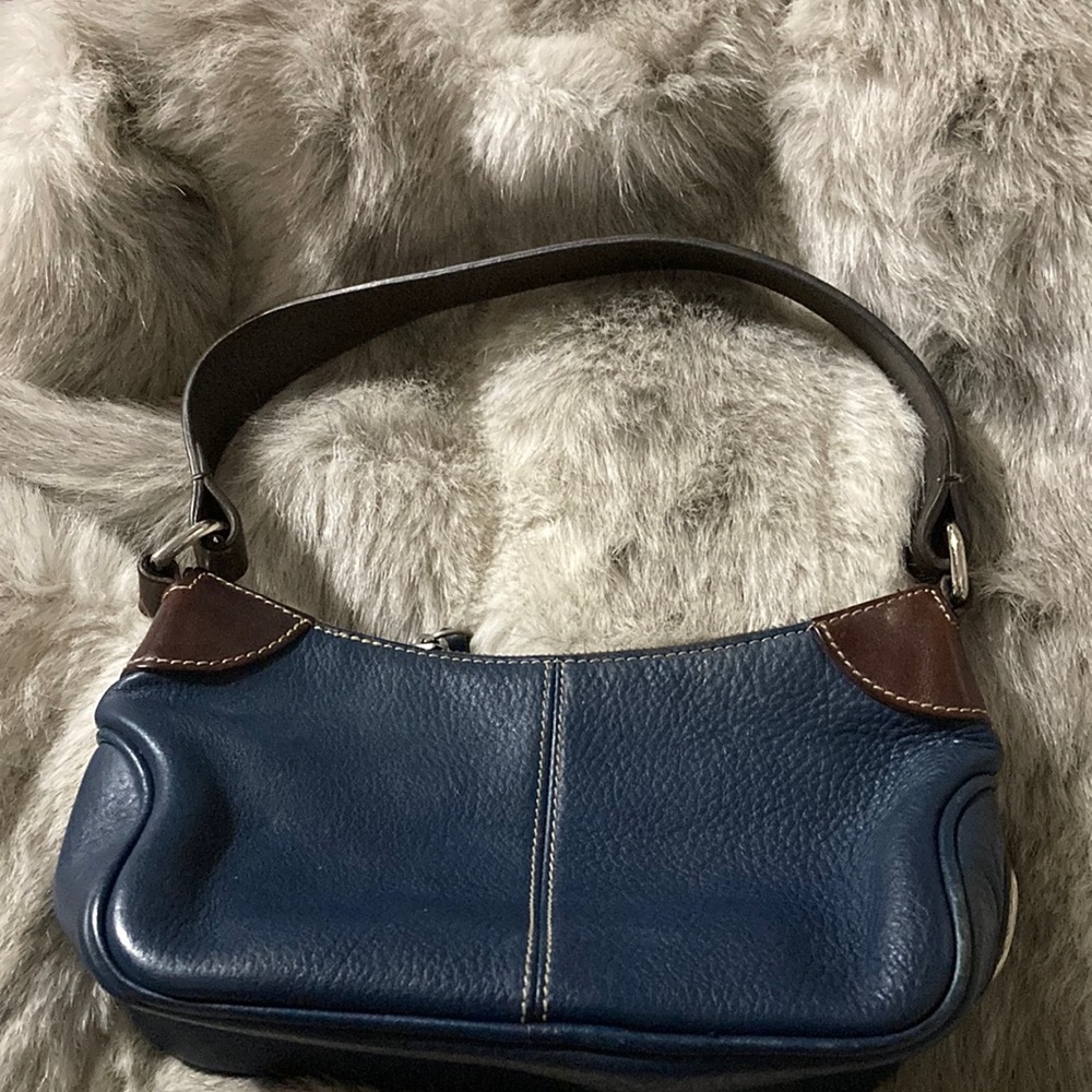 Vintage Authentic Dooney & Bourke Hand Bag